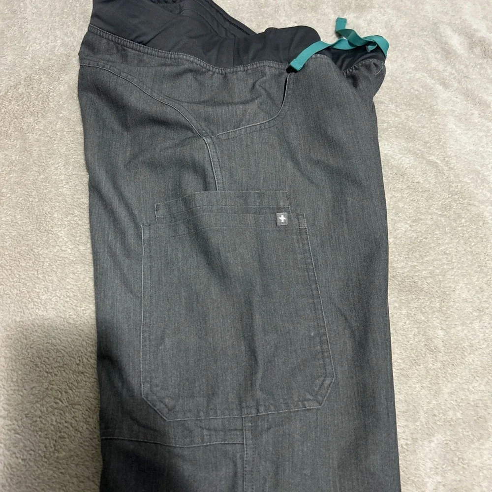 FIGS Technical Collection Scrub Pants Men Size Large Graphite Gray‎ Relaxed Fit